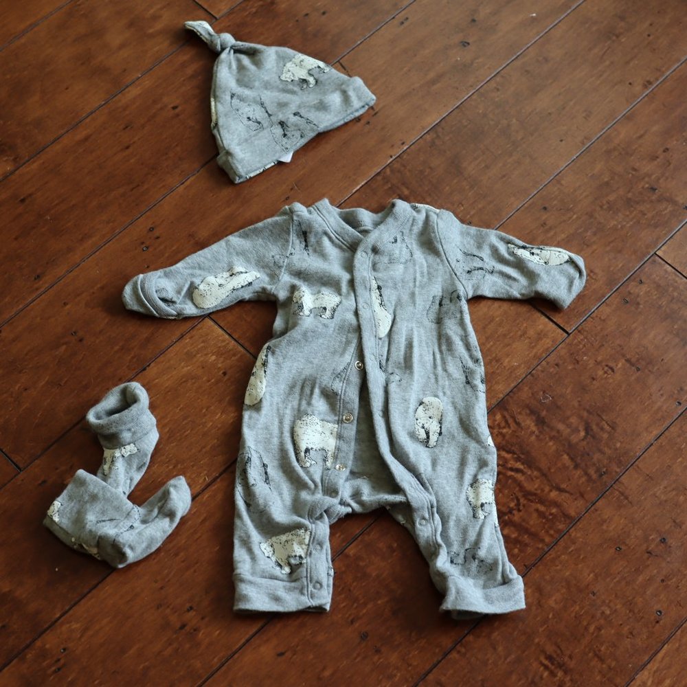 Old Navy Polar Bear Gray White Set Onesie 0-3 M